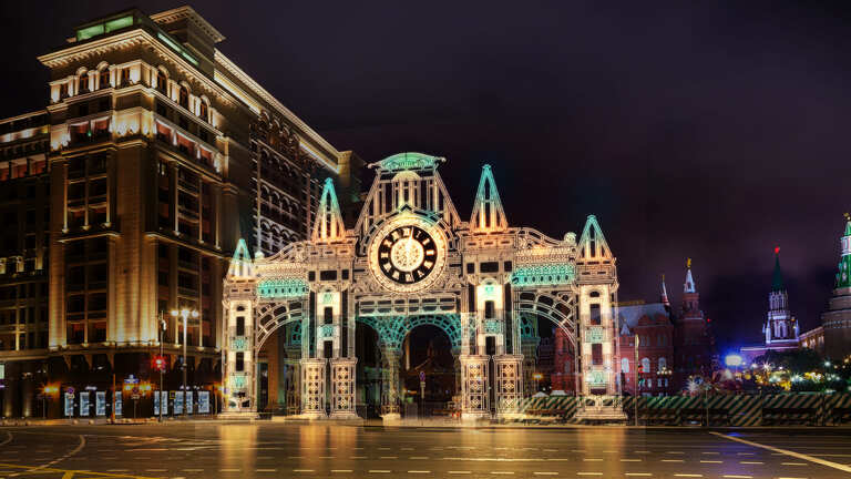 Арка в виде Ярославского вокзала в Москве